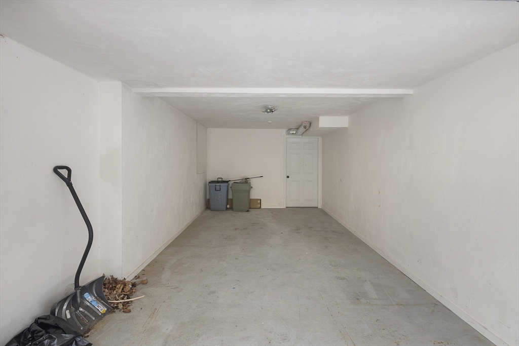 Boston, Massachusetts 02128, United States, 2 Bedrooms Bedrooms, ,2 BathroomsBathrooms,Residential,Pending,10036