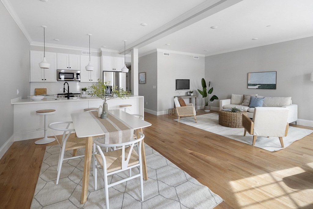 Boston, Massachusetts 02128, United States, 2 Bedrooms Bedrooms, ,2 BathroomsBathrooms,Residential,Pending,10036