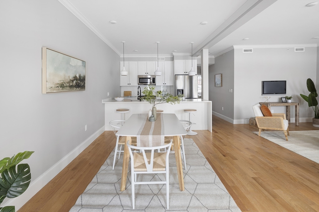 Boston, Massachusetts 02128, United States, 2 Bedrooms Bedrooms, ,2 BathroomsBathrooms,Residential,Pending,10036