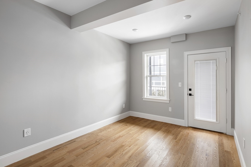 Boston, Massachusetts 02128, United States, 2 Bedrooms Bedrooms, ,2 BathroomsBathrooms,Residential,Pending,10036