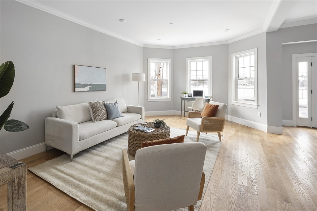 Boston, Massachusetts 02128, United States, 2 Bedrooms Bedrooms, ,2 BathroomsBathrooms,Residential,Pending,10036