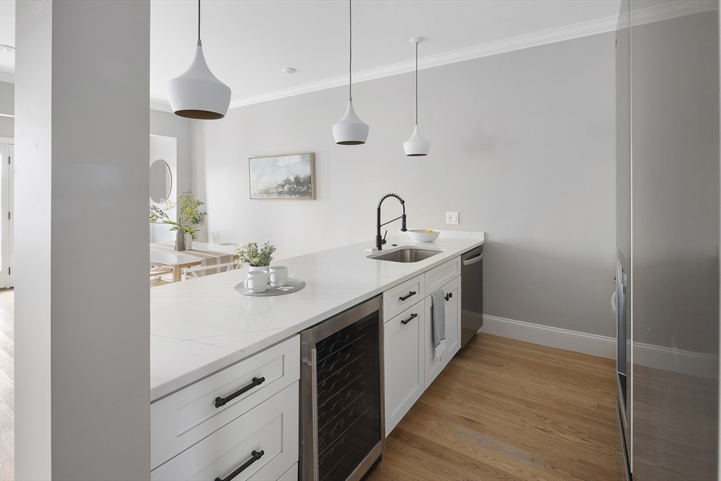 Boston, Massachusetts 02128, United States, 2 Bedrooms Bedrooms, ,2 BathroomsBathrooms,Residential,Pending,10036