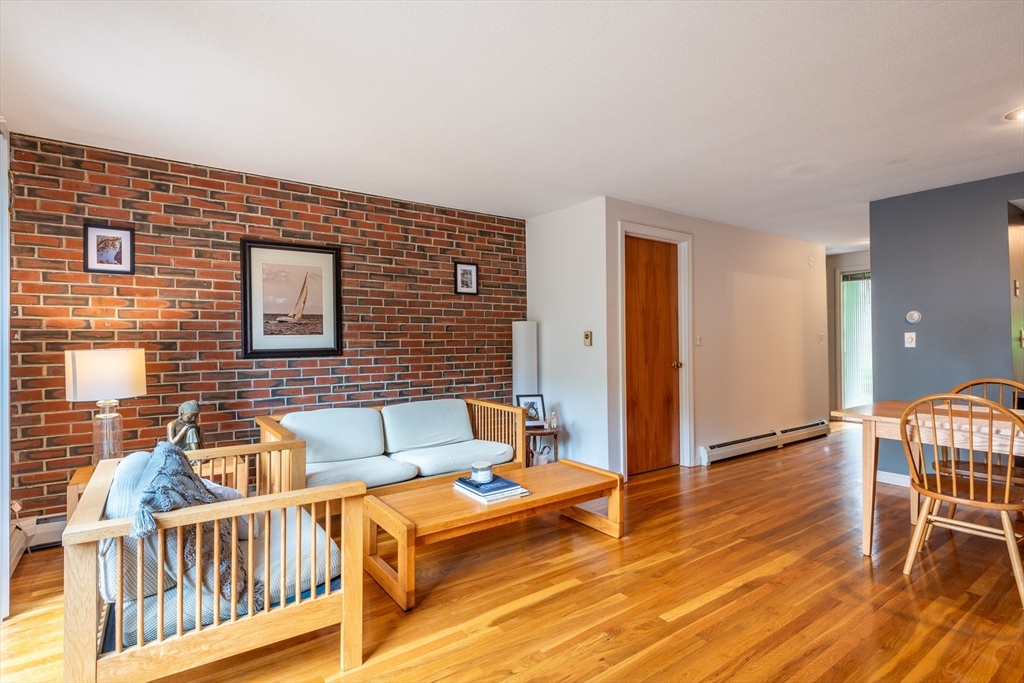 6 Webster Ct 6