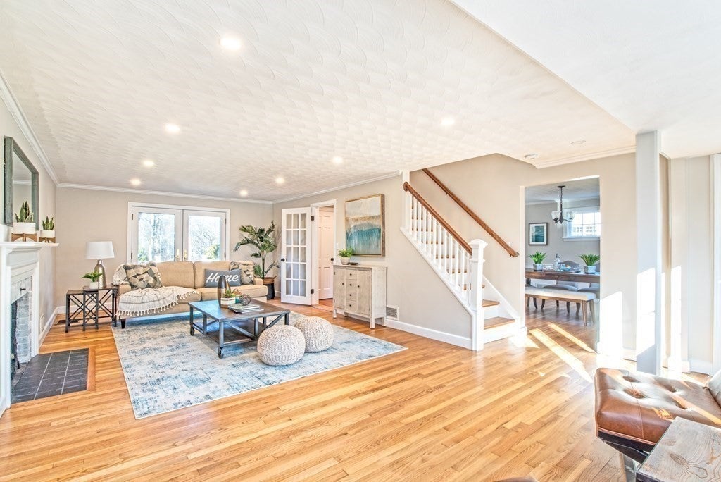 25 Snake Brook Road .