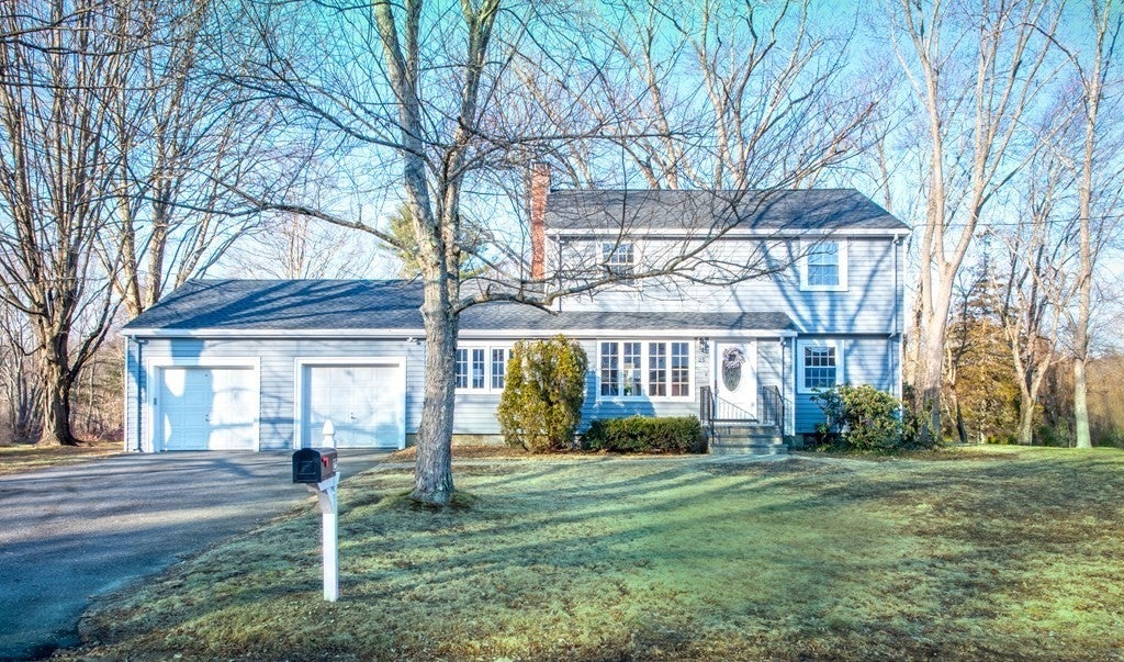 25 Snake Brook Road .