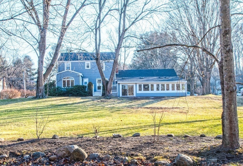 25 Snake Brook Road .