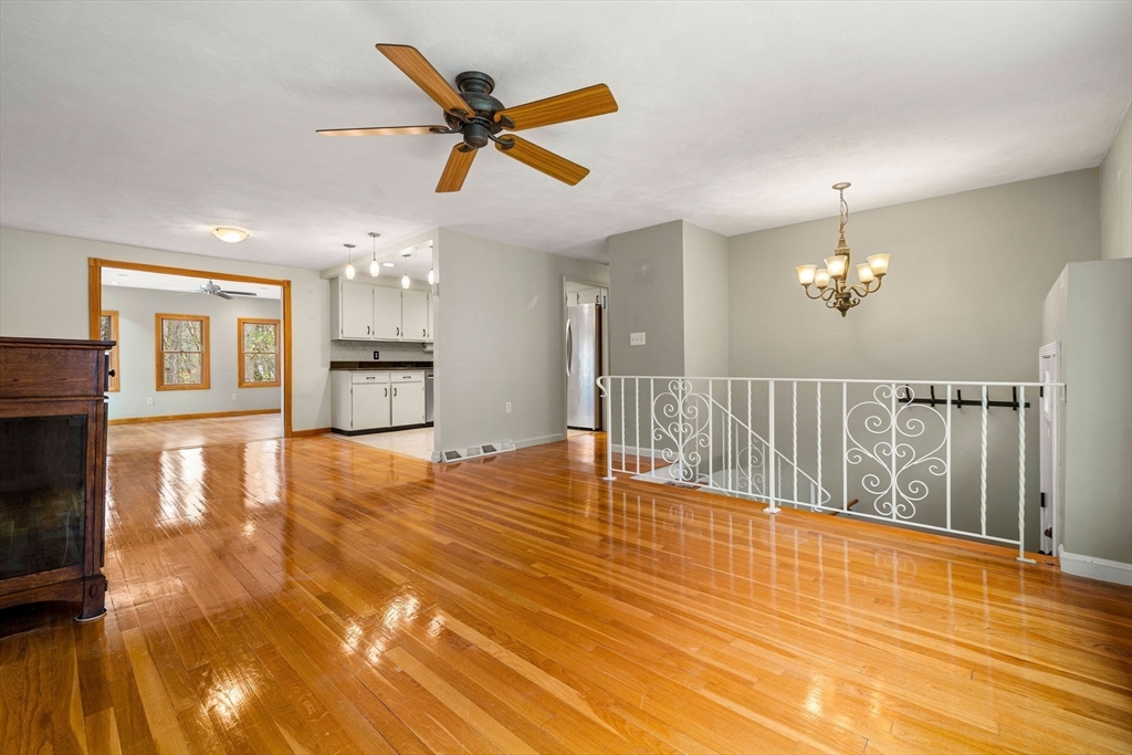 15 Governor Peabody Rd