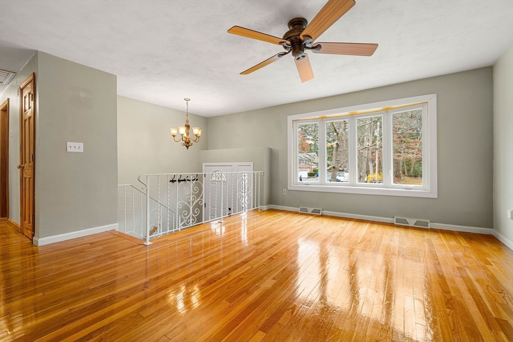 15 Governor Peabody Rd