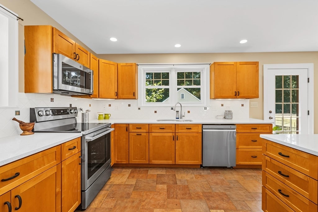 661 Common Street, Walpole, MA, 661 Common Street, Walpole, MA Photo #9