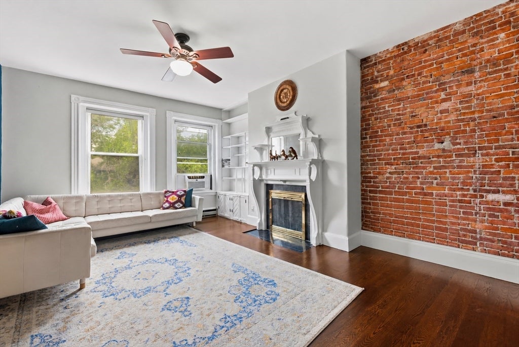 Click for 39 Kent St #5, Brookline, MA slideshow Click for 39 Kent St #5, Brookline, MA slideshow
