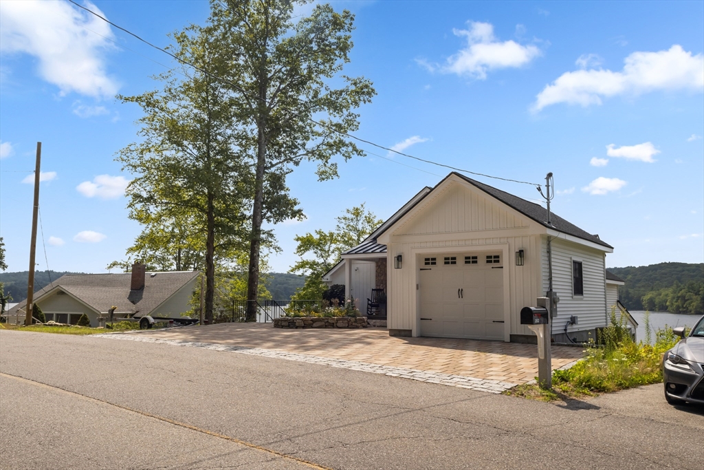 182 Manchaug Rd