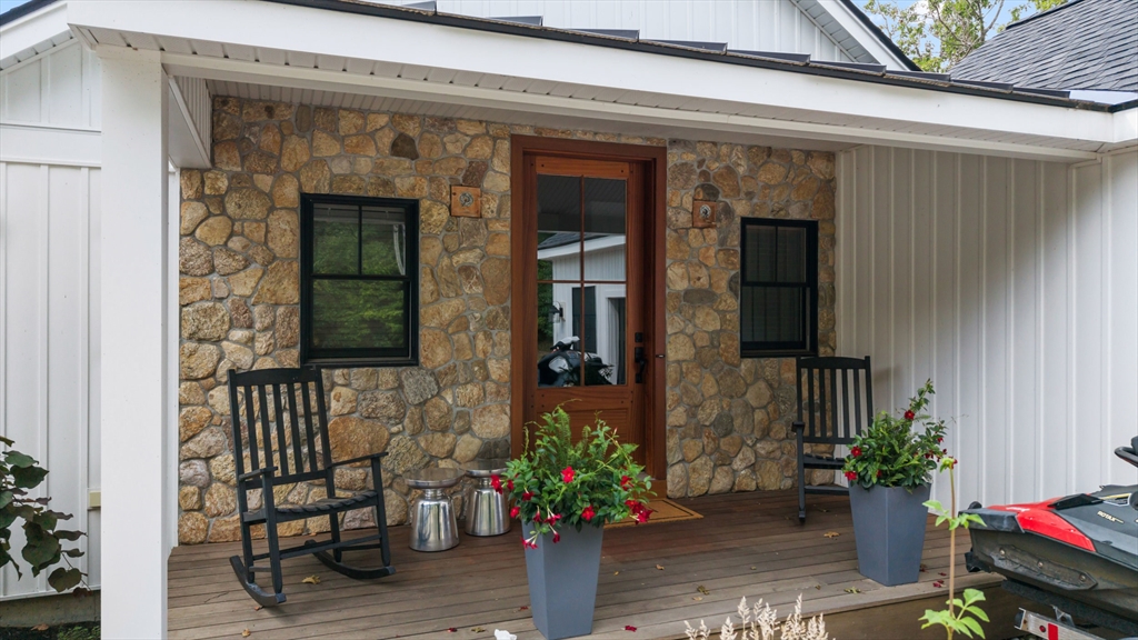 182 Manchaug Rd