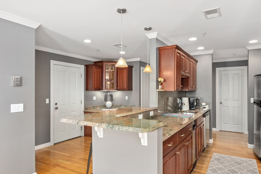 75 Main St 301