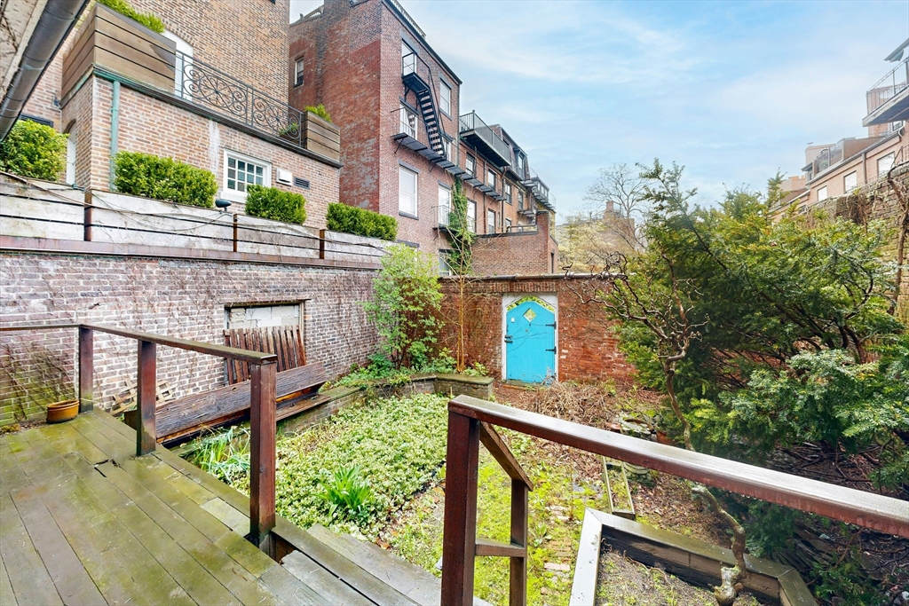 37 Mt Vernon St 1