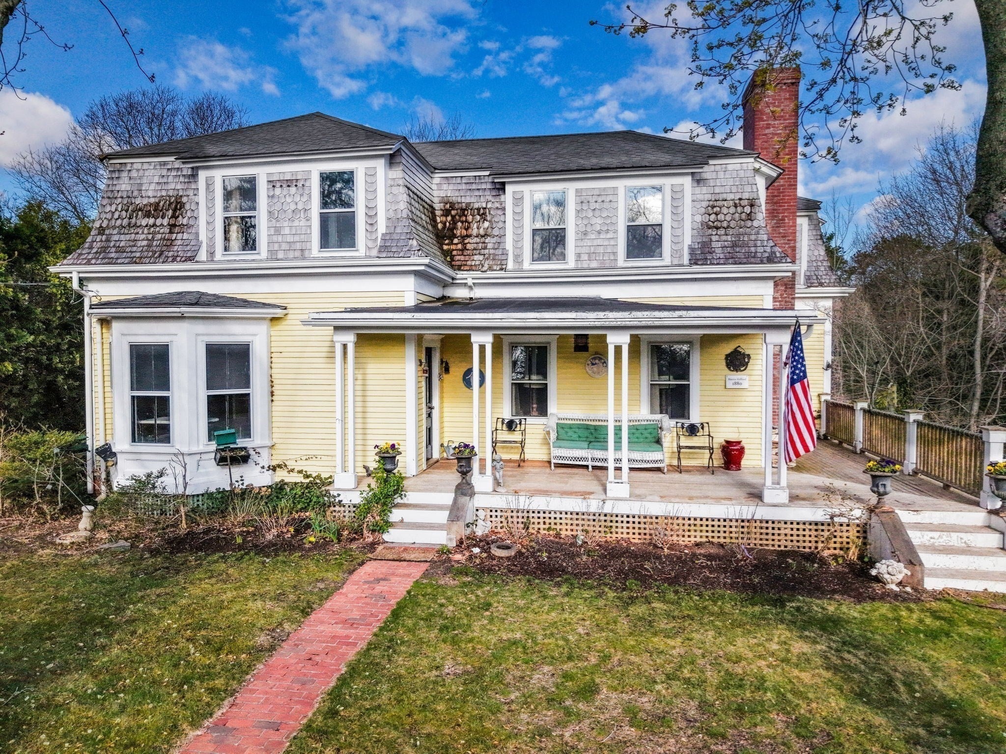 1331 Main St