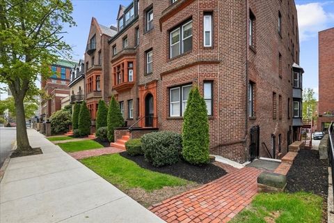 Photo of 40 Elm St #1, Worcester, MA 01609 (MLS # 73511896)