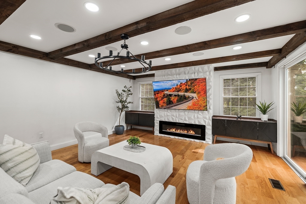 107 Sandra Ln