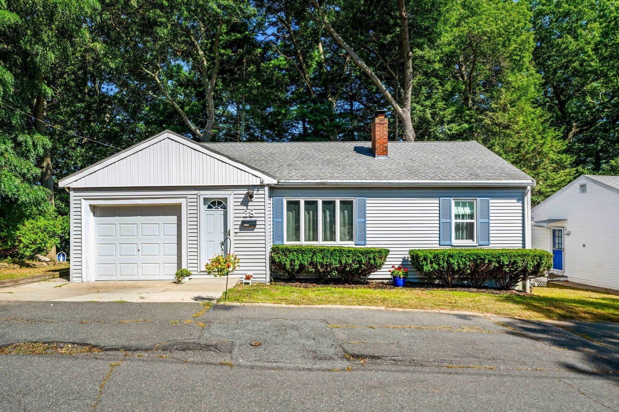 28 Dambrosio Rd
