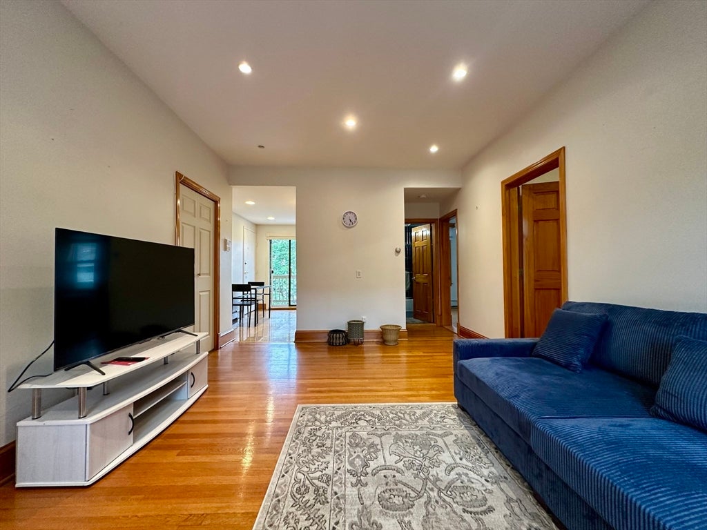 Click for 1714 Commonwealth Ave #6, Boston, MA slideshow Click for 1714 Commonwealth Ave #6, Boston, MA slideshow