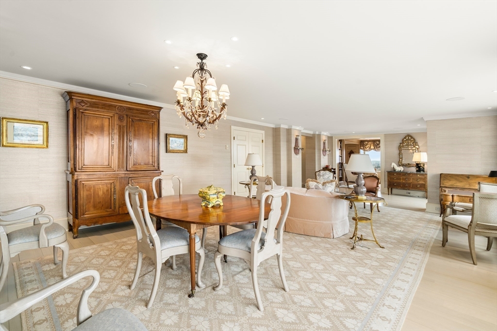 85 E India Row 33B/C