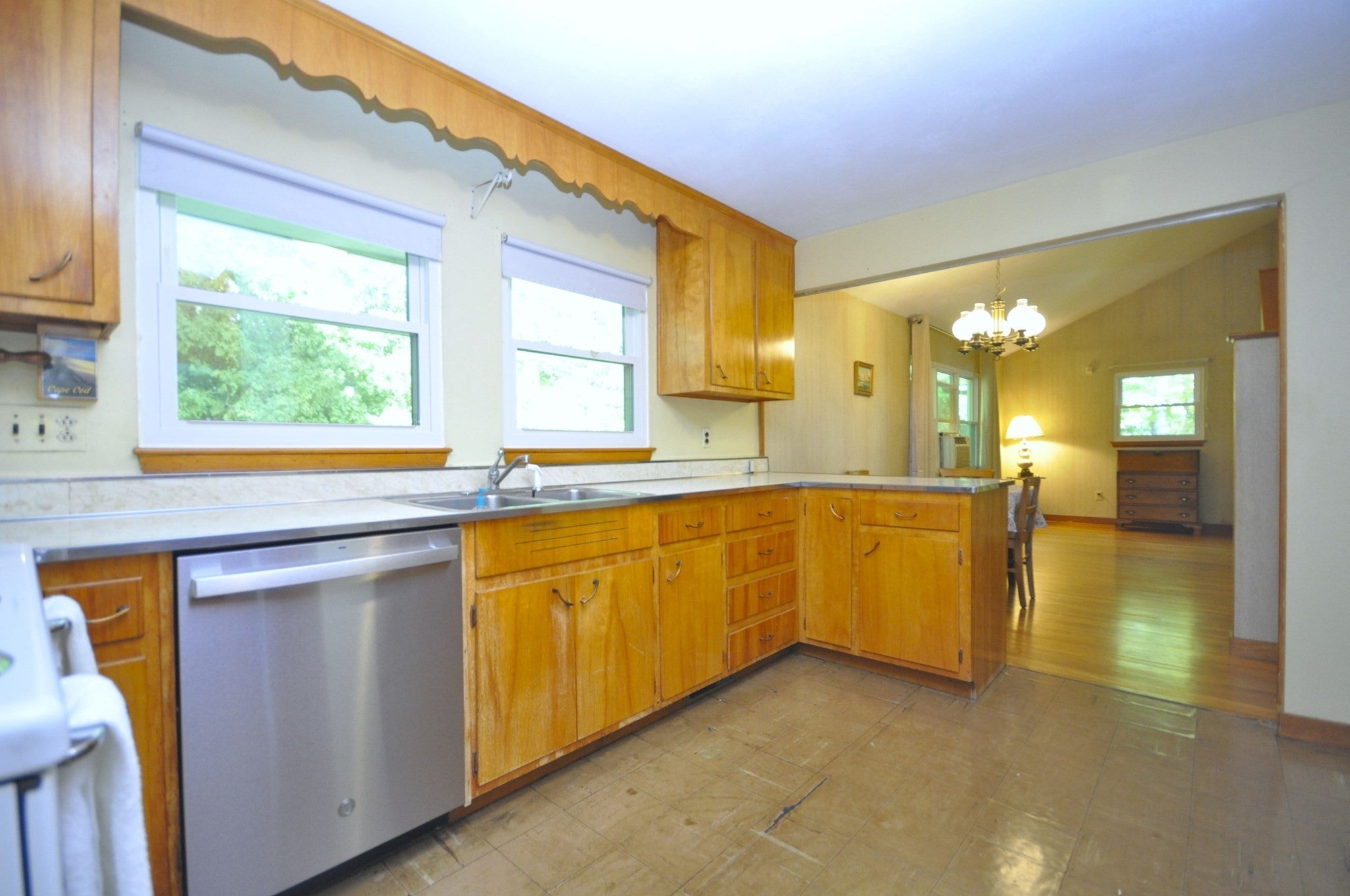 122 Sunset Dr, Brockton, MA Photo #8