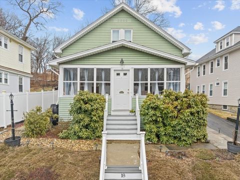 18 Holland Road Worcester MA 01603