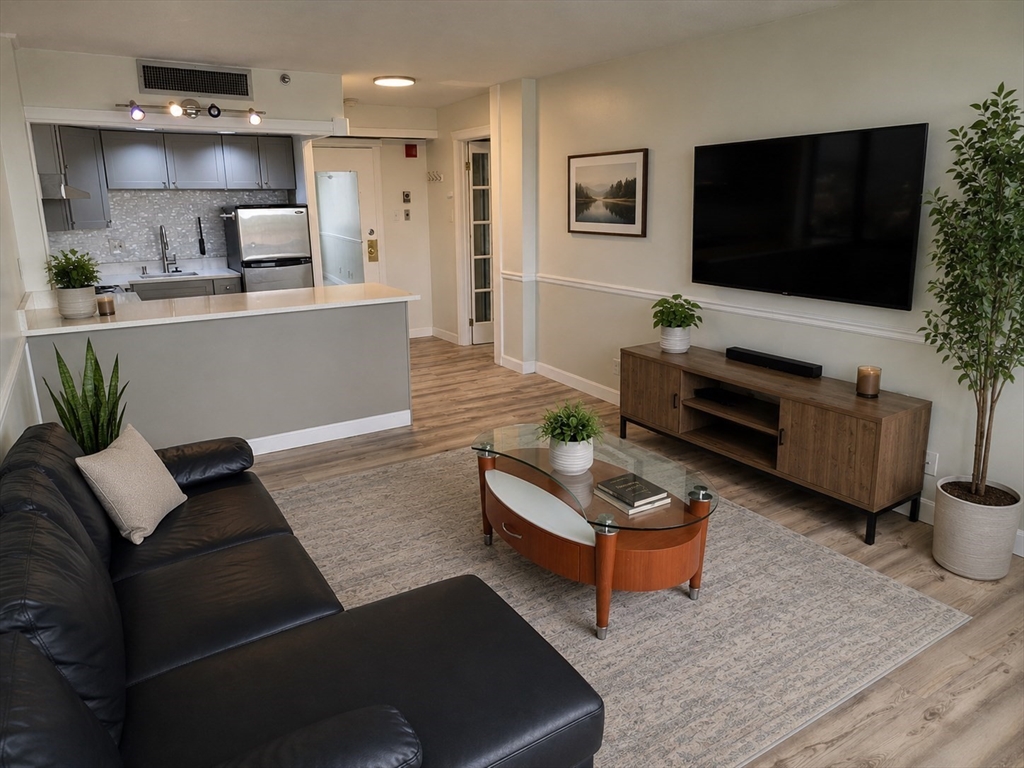 70 Southbridge St 811