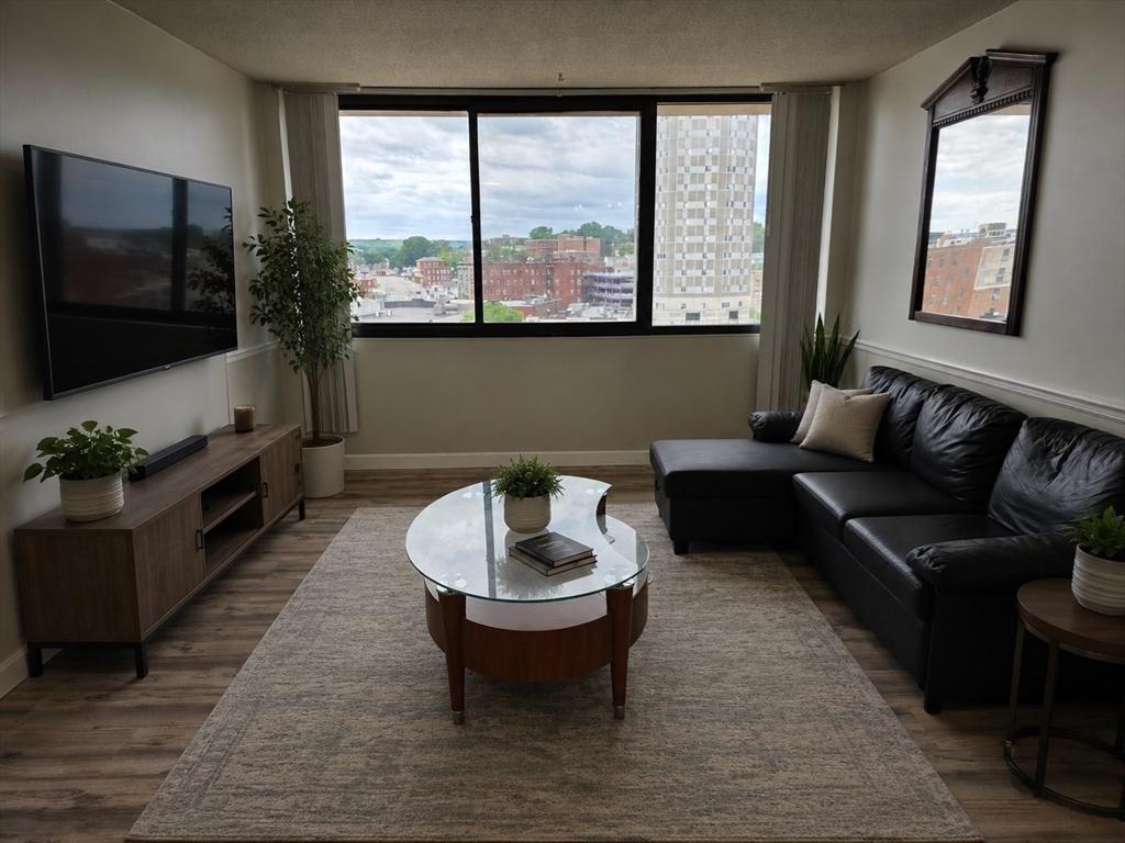 70 Southbridge St 811