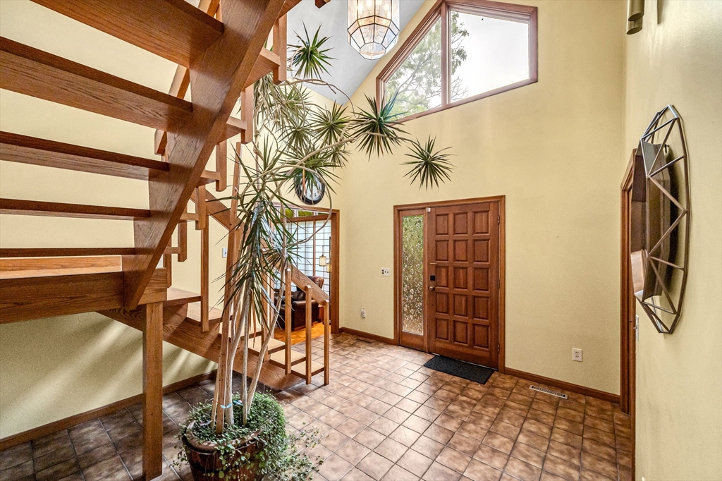 236 Williamsburg Dr