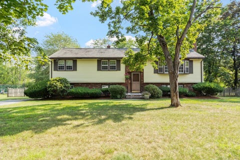 Photo of 10 Gearty St, Wilmington, MA 01887 (MLS # 73563546)