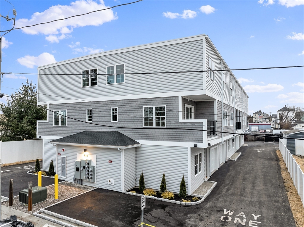 889-895 Grinnell St. 1