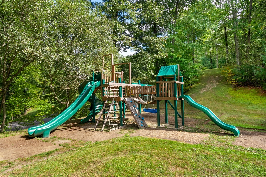 Dover, Massachusetts 02030, United States, 5 Bedrooms Bedrooms, ,6 BathroomsBathrooms,Residential,Pending,77077