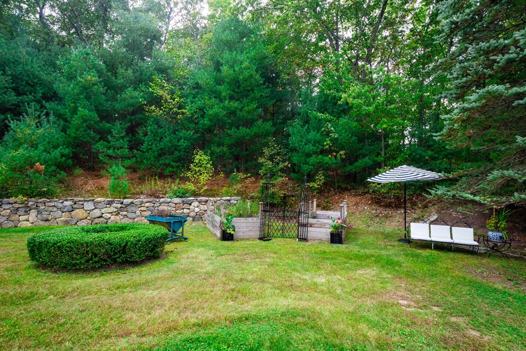 Dover, Massachusetts 02030, United States, 5 Bedrooms Bedrooms, ,6 BathroomsBathrooms,Residential,Pending,77077