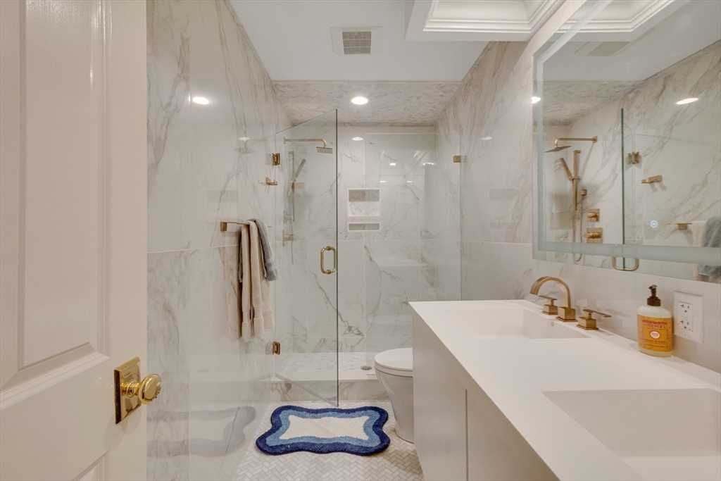 Dover, Massachusetts 02030, United States, 5 Bedrooms Bedrooms, ,6 BathroomsBathrooms,Residential,Pending,77077