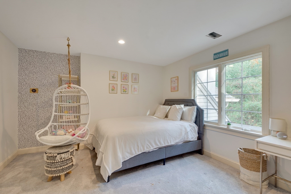 Dover, Massachusetts 02030, United States, 5 Bedrooms Bedrooms, ,6 BathroomsBathrooms,Residential,Pending,77077