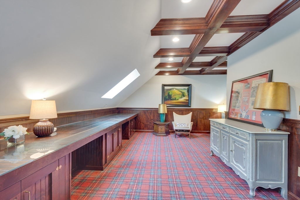 Dover, Massachusetts 02030, United States, 5 Bedrooms Bedrooms, ,6 BathroomsBathrooms,Residential,Pending,77077