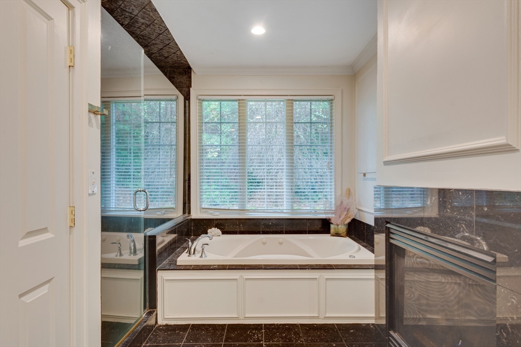 Dover, Massachusetts 02030, United States, 5 Bedrooms Bedrooms, ,6 BathroomsBathrooms,Residential,Pending,77077