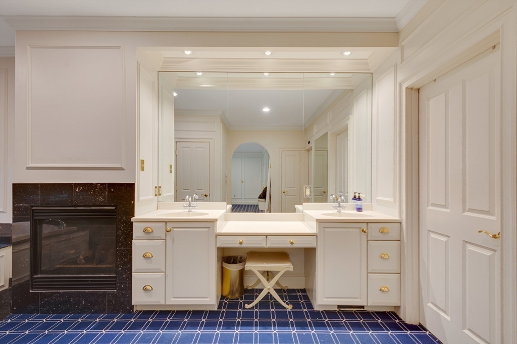 Dover, Massachusetts 02030, United States, 5 Bedrooms Bedrooms, ,6 BathroomsBathrooms,Residential,Pending,77077