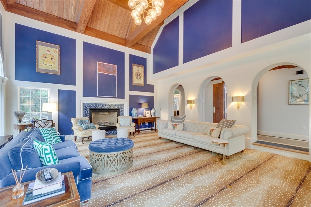 Dover, Massachusetts 02030, United States, 5 Bedrooms Bedrooms, ,6 BathroomsBathrooms,Residential,Pending,77077