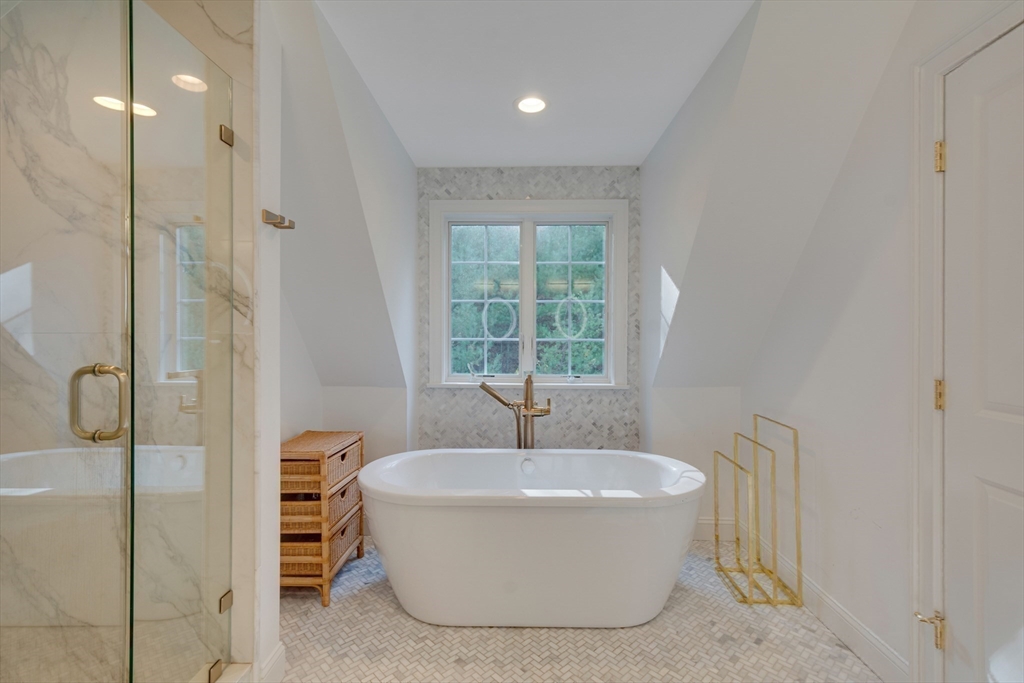 Dover, Massachusetts 02030, United States, 5 Bedrooms Bedrooms, ,6 BathroomsBathrooms,Residential,Pending,77077