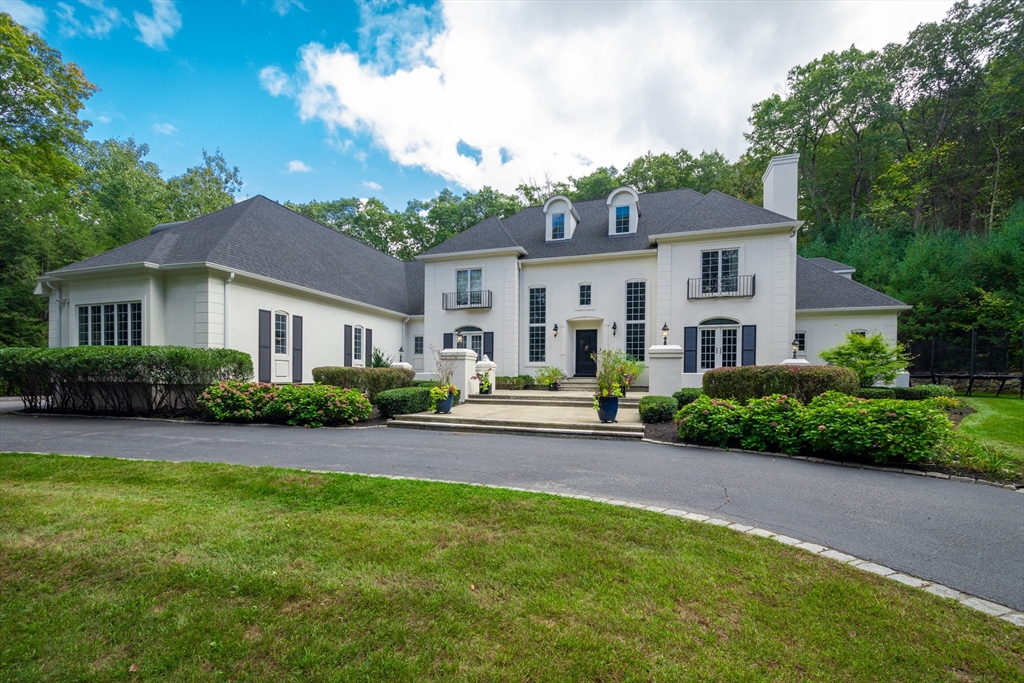 Dover, Massachusetts 02030, United States, 5 Bedrooms Bedrooms, ,6 BathroomsBathrooms,Residential,Pending,77077