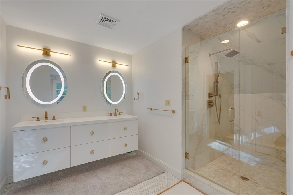 Dover, Massachusetts 02030, United States, 5 Bedrooms Bedrooms, ,6 BathroomsBathrooms,Residential,Pending,77077