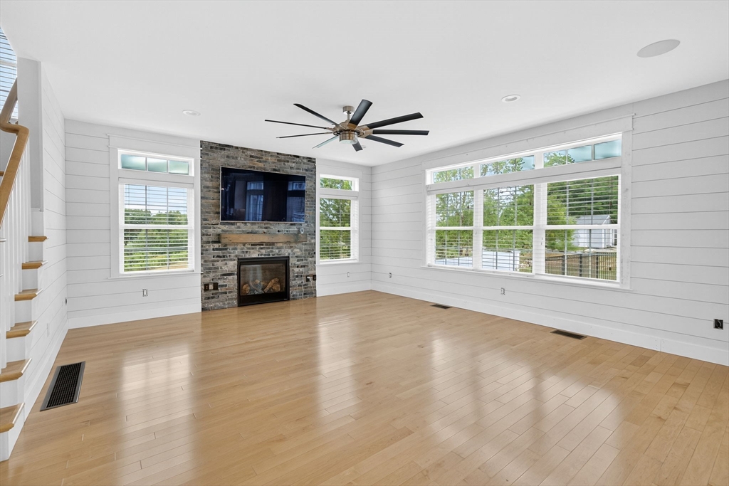 586 Hart St, Dighton, MA Photo #11
