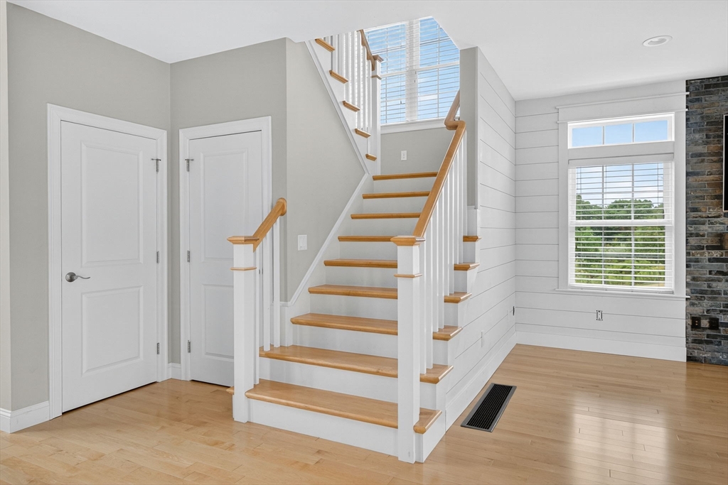 586 Hart St, Dighton, MA Photo #15