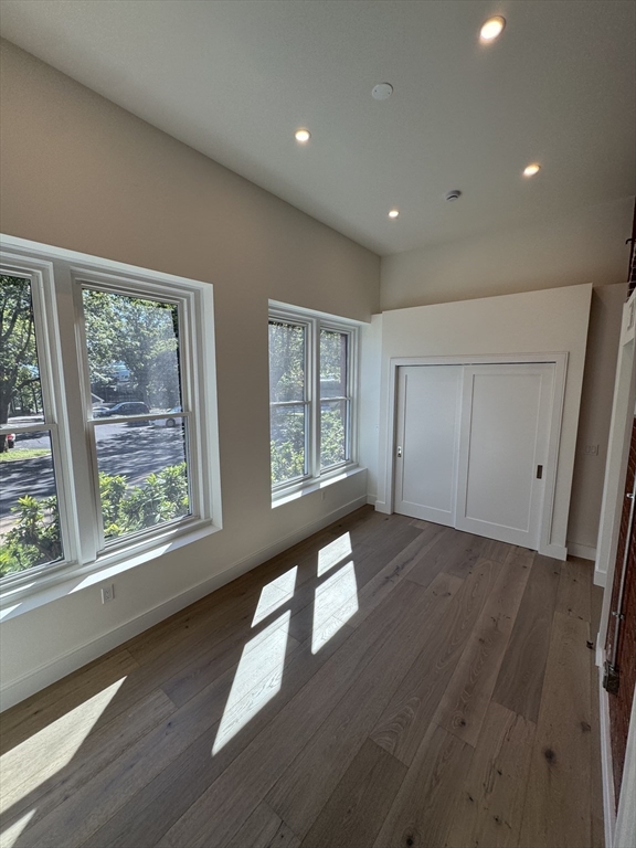 100 Captains Row 104