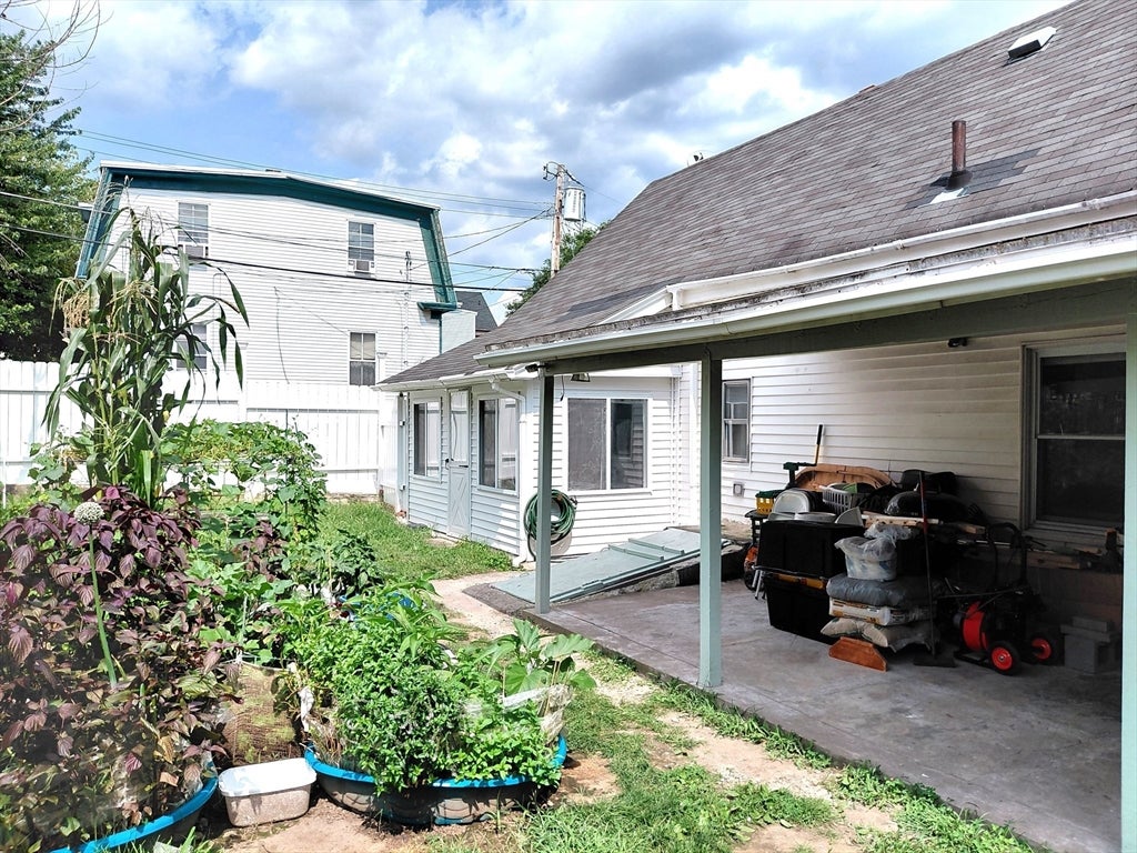 31 Floyd St, Lowell, MA, 31 Floyd St, Lowell, MA Photo #14
