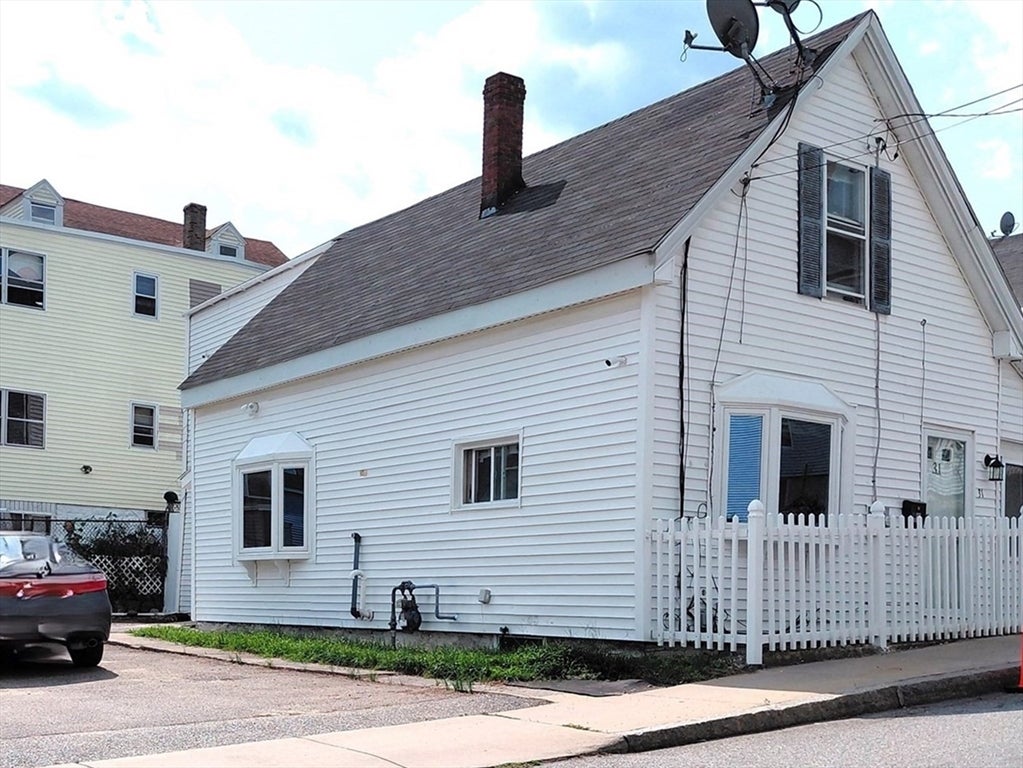 Photo of 31 Floyd St, Lowell, MA