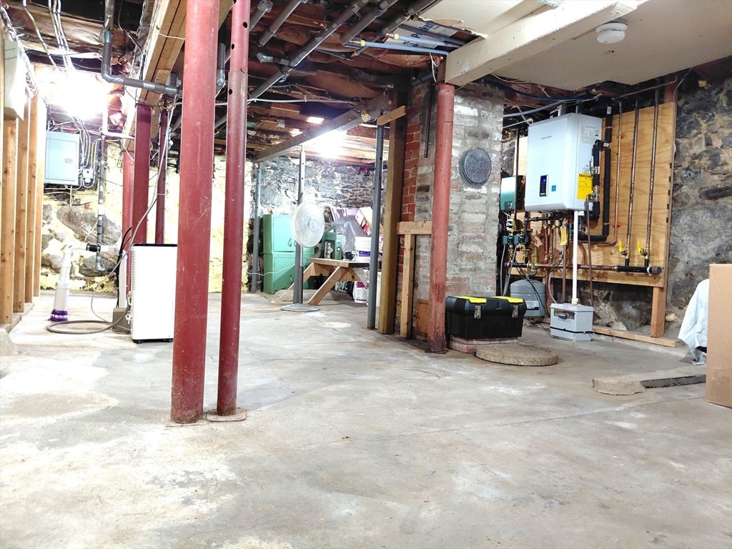 31 Floyd St, Lowell, MA, 31 Floyd St, Lowell, MA Photo #17