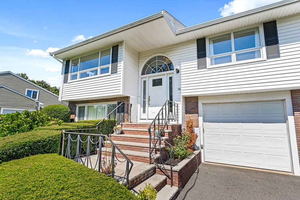 16 Cricklewood Drive