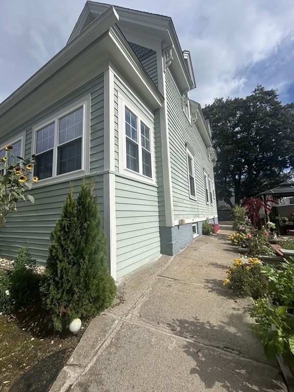 114 Lovell St